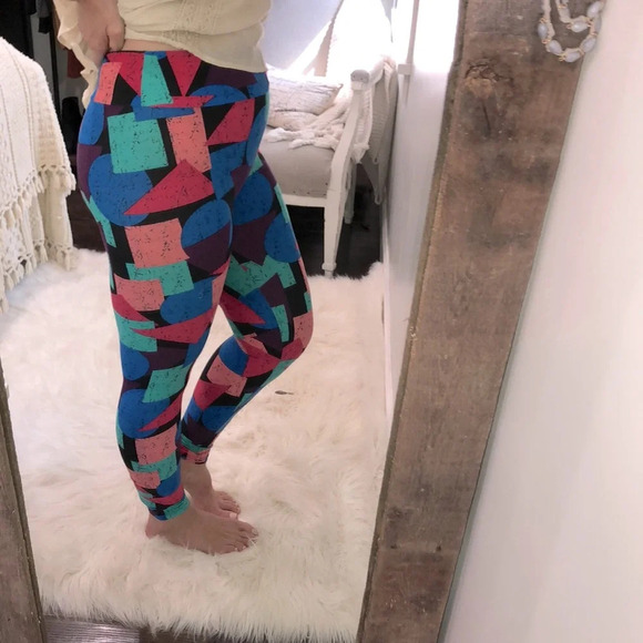 LulaRoe one size retro print cozy leggings - Picture 2 of 8